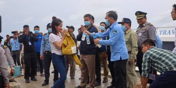 ឯកឧត្តម គួច ចំរើន អភិបាល នៃគណៈអភិបាលខេត្ត និងជាប្រធានគណៈបញ្ជាការឯកភាពរដ្ឋបាលខេត្តព្រះសីហនុ បានដឹកនាំបញ្ជាផ្ទាល់ឲ្យប្រើទូកទេសចរណ៍ខ្នាតធំល្បឿនលឿនចំនួន ៣គ្រឿង ដឹកភ្ញៀវទេសចរជាង៦០០នាក់ ចេញពីកោះរ៉ុង