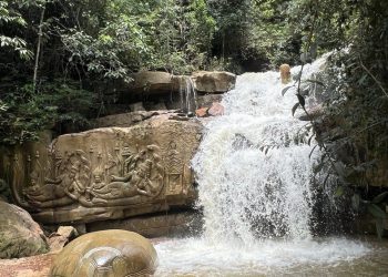 រមណីយដ្ឋានទឹកធ្លាក់ព្រះអង្គផ្ទុំភ្នំតារាល