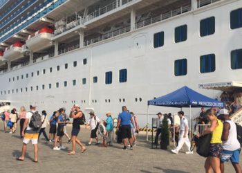 នាវាទេសចរណ៍មួយគ្រឿងឈ្មោះ DIAMOND PRINCESS សញ្ជាតិ BERMUDA បានចូលចតនៅកំពង់ផែក្រុងព្រះសីហនុ ដែលមានចំនួនភ្ញៀវ ២៨០៦