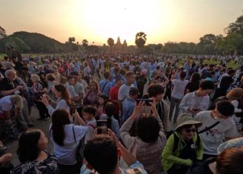 ទស្សនាព្រះរាជាណាចក្រកម្ពុជា VISITING CAMBODIA