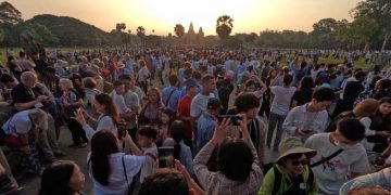 ទស្សនាព្រះរាជាណាចក្រកម្ពុជា VISITING CAMBODIA