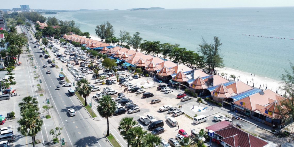 សកម្មភាពកំស្តានរបស់ភ្ញៀវទេសចរណ៍នៅរមណីយដ្ឋានទេសចរណ៍ឆ្នេរ​ ខេត្តព្រះសីហនុ​​​ ចុងសប្តាហ៍