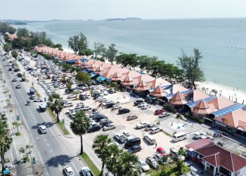 សកម្មភាពកំស្តានរបស់ភ្ញៀវទេសចរណ៍នៅរមណីយដ្ឋានទេសចរណ៍ឆ្នេរ​ ខេត្តព្រះសីហនុ​​​ ចុងសប្តាហ៍