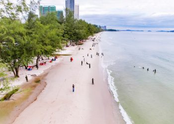 ឆ្នេរអូឈើទាល គឺជាឆ្នេរសំខាន់ និងល្បីល្បាញបំផុតនៅក្រុងព្រះសីហនុ