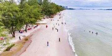 ឆ្នេរអូឈើទាល OCHHEUTEAL BEACH