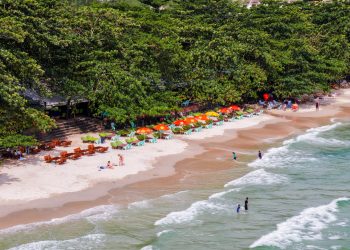 ឆ្នេរឯករាជ្យ (Independence Beach) លាតសន្ធឹងពីពយកោះពស់ រហូតដល់ពយកំពេញ