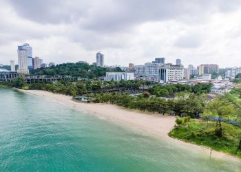 ឆ្នេរកោះពស់ ឬឆ្នេរហាវៃ (Snake Island Beach) គឺជាឆ្នេរសមុទ្រដ៏ស្រស់ស្អាតមួយ